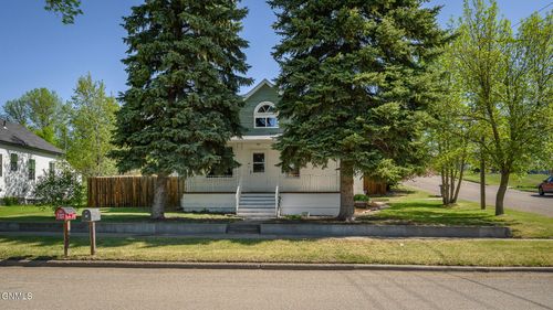822 4th Ave, Washburn, ND, 58577-4353 | Card Image