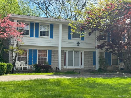 5819 Raven Rd, Bloomfield Hills, MI, 48301-1053 | Card Image