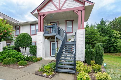1405 Deermouse Way, Hendersonville, NC, 28792-7497 | Card Image