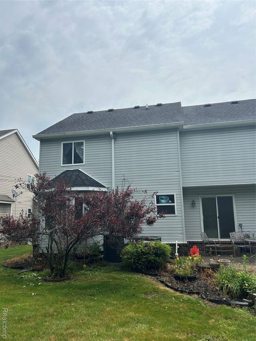19059 Brentwood St, Livonia, MI, 48152-3561 | Card Image