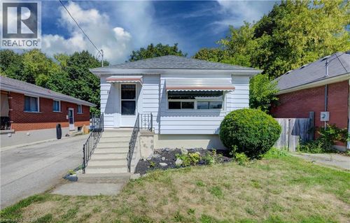 81 Strathcona Ave, Brantford, ON, N3S1T7 | Card Image