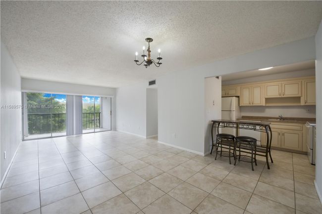 306 - 9180 Fontainebleau Blvd, Condo with 2 bedrooms, 2 bathrooms and null parking in Miami FL | Image 1