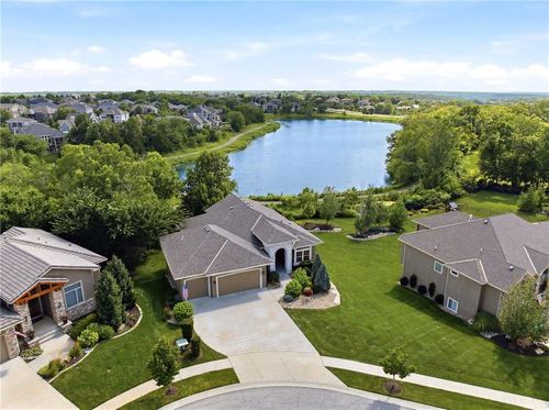 24855 W 95th Ter, Lenexa, KS, 66227-7337 | Card Image