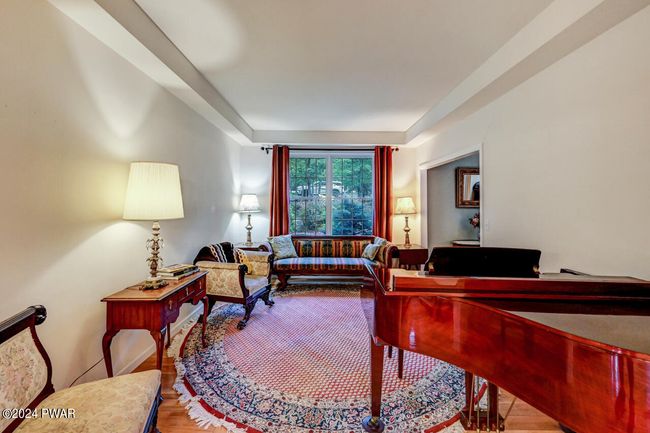 Living Room | Image 9