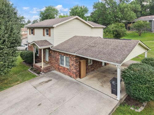 697 Oaklawn Cir, Corbin, KY, 40701-2930 | Card Image