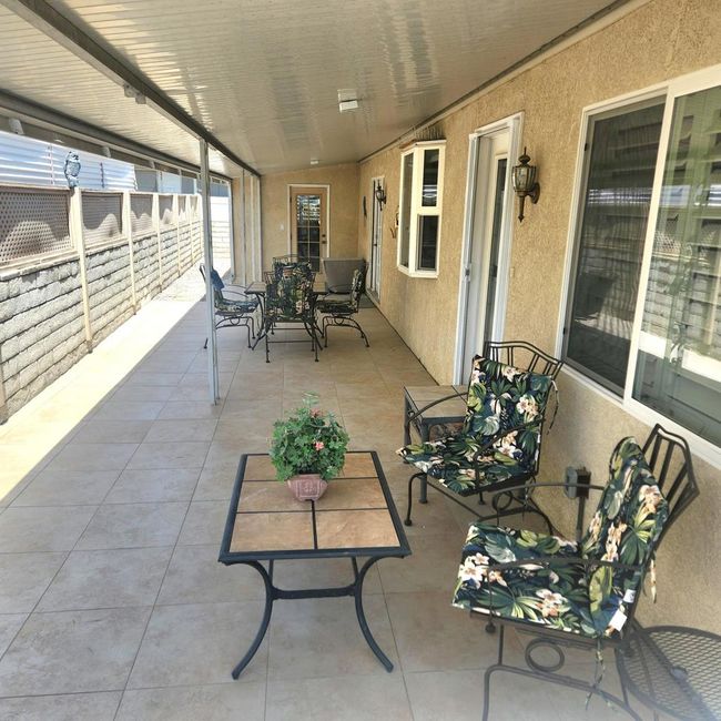 Large Front Patio | Image 22