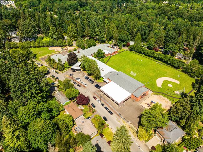 817 D Ave, House other with 3 bedrooms, 4 bathrooms and 2 parking in Lake Oswego OR | Image 45