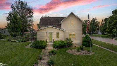 1312 Wilson Street, Home with 2 bedrooms, 2 bathrooms and 1 parking in Dysart IA | Image 3