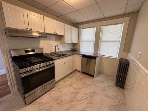 116-112 Fremont Ave, Everett, MA, 02149-5064 | Card Image