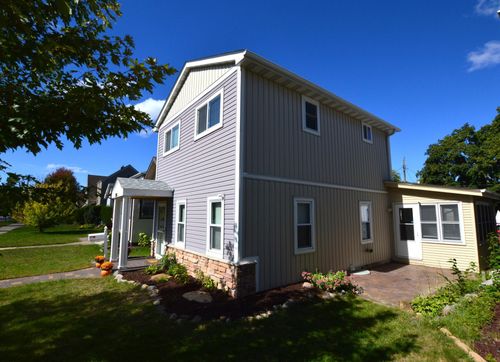 855 Cottage Ave E, Saint Paul, MN, 55106-1805 | Card Image