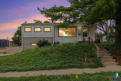 1800 E 13th St Street, Sioux Falls, SD, 57103 | Card Image