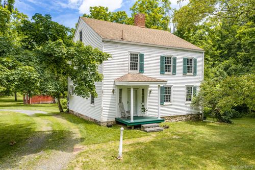 4 Plains Rd, Walden, NY, 12586-2433 | Card Image