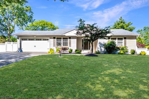 6 Woodlake Dr, Piscataway, NJ, 08854-5111 | Card Image