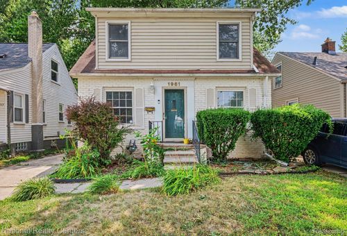 1981 Roslyn Rd, Grosse Pointe Woods, MI, 48236-1049 | Card Image