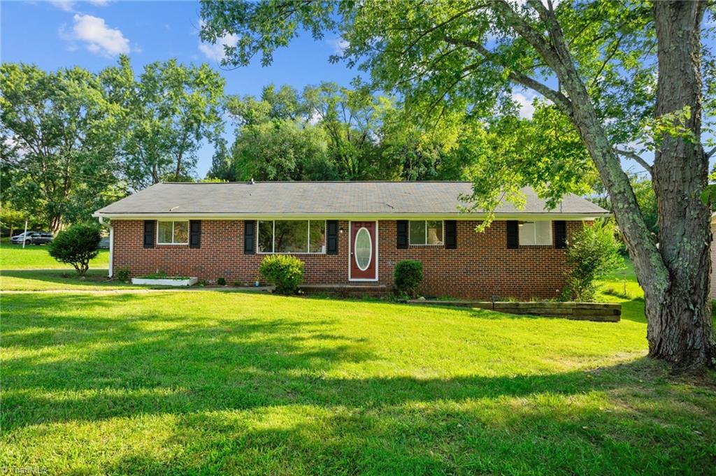 Eastwin Dr, Winston Salem, NC 27104
