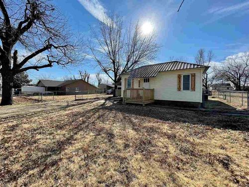 1515 E Oak St, Cushing, OK, 74023-3645 | Card Image