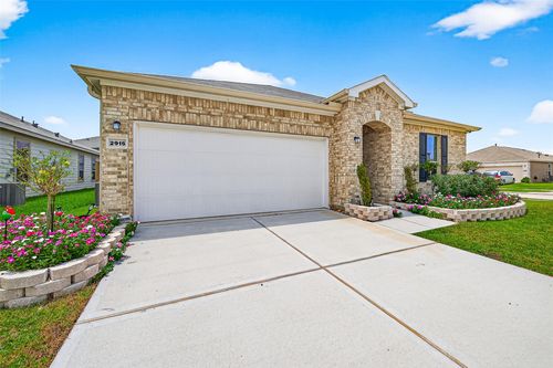 2915 Palamas Ln, Fresno, TX, 77545-2194 | Card Image