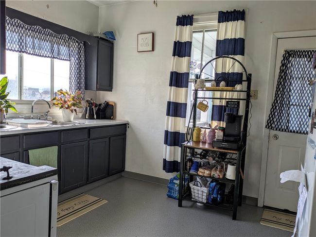 717 George St, House other with 2 bedrooms, 1 bathrooms and 2 parking in Scottdale PA | Image 4