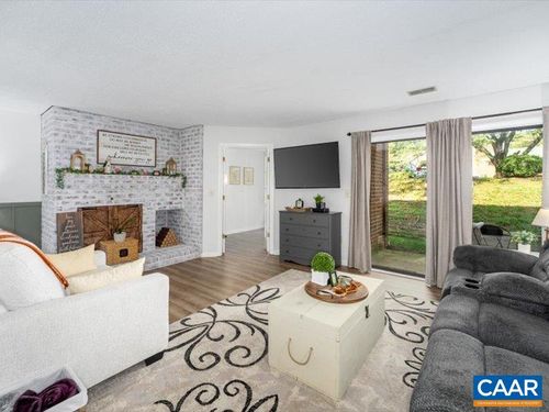 3-136 Green Turtle Ln, CHARLOTTESVILLE, VA, 22901-2376 | Card Image