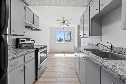 15-4531 7 St Se, Calgary, AB, T2G2Y9 | Card Image