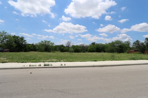 101 Griggs Ave, San Antonio, TX, 78228-5710 | Card Image