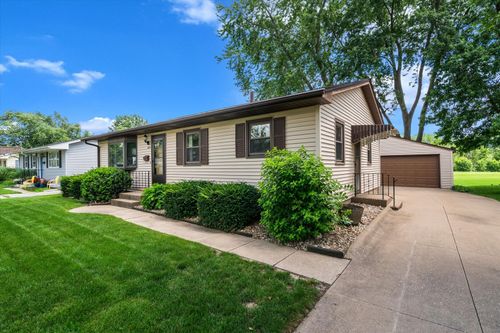 2115 W 34th Street, Davenport, IA, 52806 | Card Image