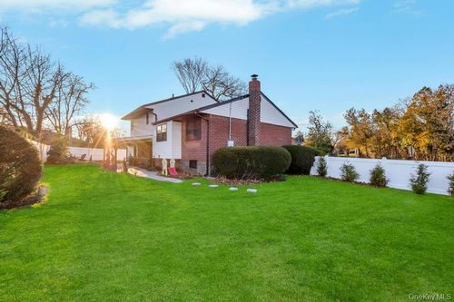 8 Barbara Ln, Jericho, NY, 11753-2601 | Card Image