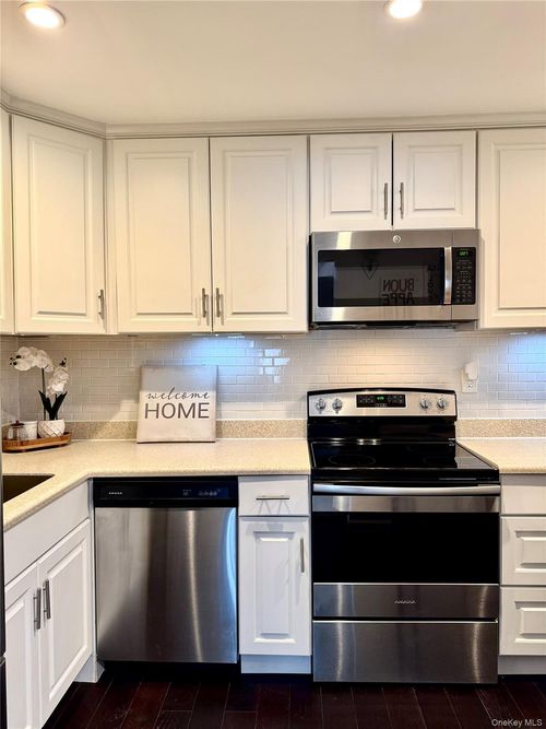 634 Fox Run Ln, Carmel, NY, 10512-2360 | Card Image