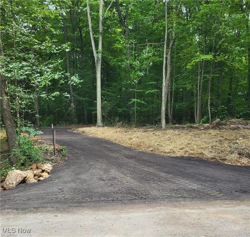 13561 Colony Ln, Burton, OH, 44021-9008 | Card Image