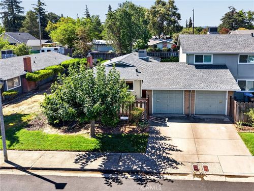 211 Mariah Way, Lakeport, CA, 95453-3622 | Card Image