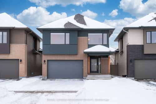 899 Ralph Hennessy Ave, Gloucester, ON, K1X0B1 | Card Image