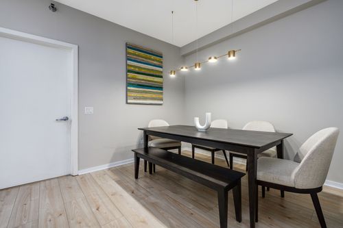 604a-125 Green St, Chicago, IL, 60607-3715 | Card Image