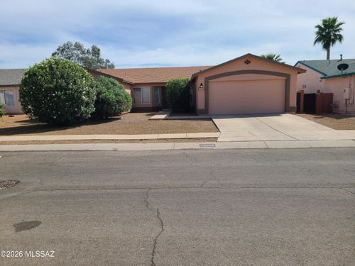 10008 E Moonstruck Way, Tucson, AZ, 85747 | Card Image