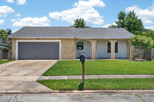7 Lakeview Cir, Ormond Beach, FL, 32174-6929 | Card Image