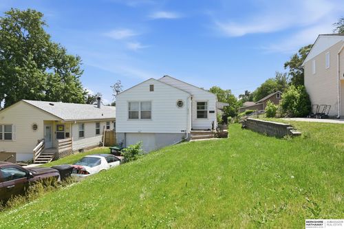3115 Grebe St, Omaha, NE, 68112-2105 | Card Image