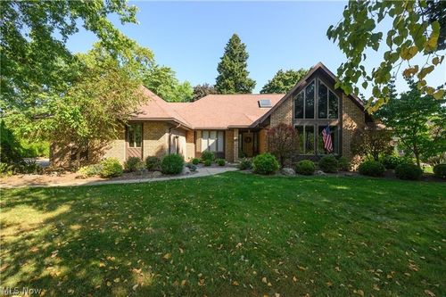 963 Mansion Cir, Barberton, OH, 44203-4395 | Card Image