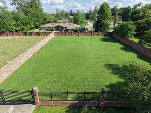 911 Greenlawn Dr, Hammond, LA, 70401-1706 | Card Image