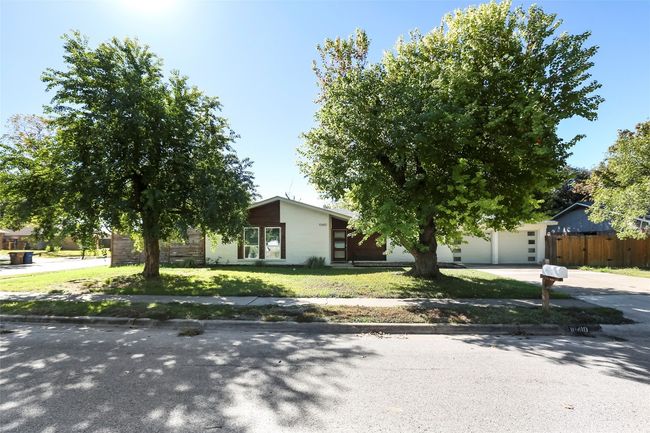 Corner lot for additional privacy | Image 22