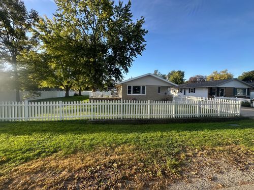 910 E Chestnut St, Pontiac, IL, 61764-1408 | Card Image
