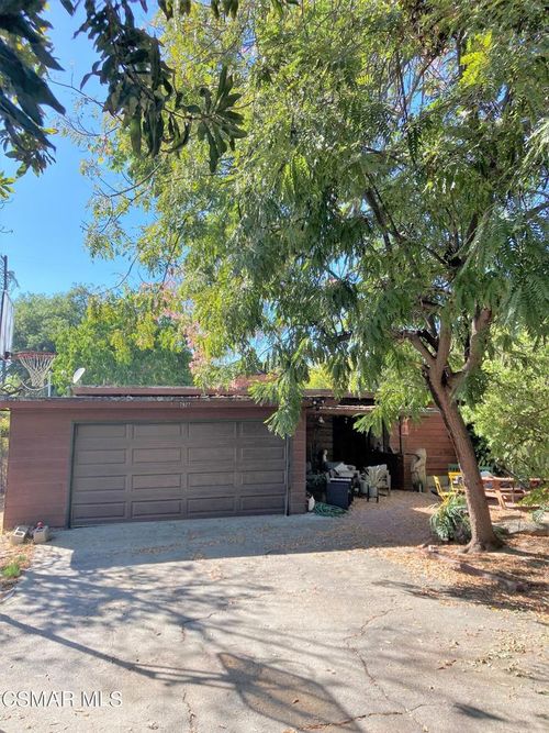 7927 Paso Robles Ave, Lake Balboa, CA, 91406-1629 | Card Image