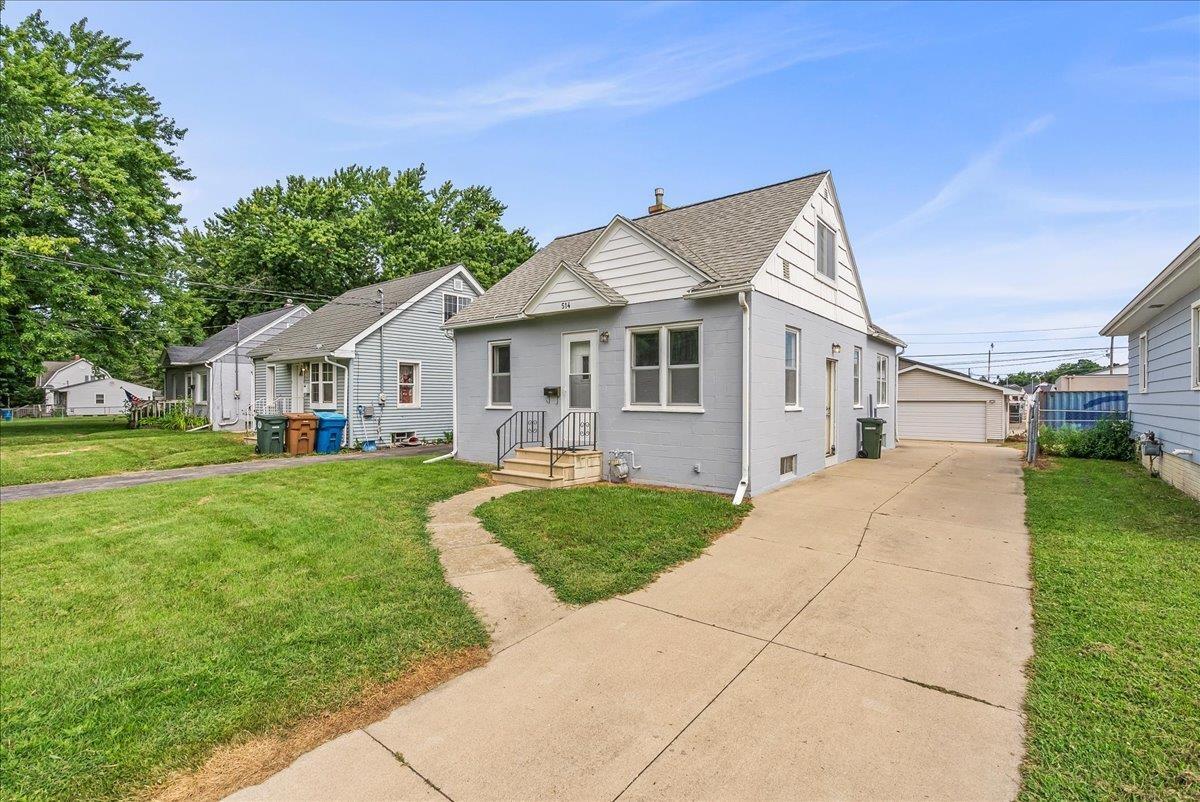 Hartman Ave, Waterloo, IA 50701