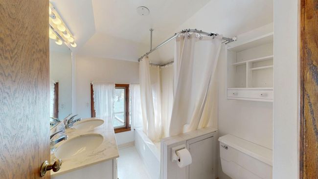 3rd Floor Full Bath | Image 26