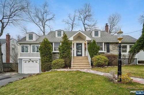 27 Hartshorn Ter, West Orange, NJ, 07052-3552 | Card Image