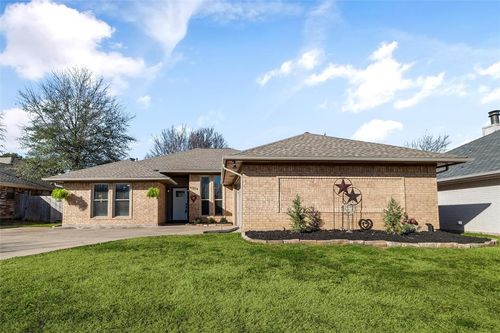 4904 Caliente Drive, Arlington, TX, 76017 | Card Image