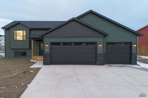 1252 Kodiak Dr, Box Elder, SD, 57719-4303 | Card Image