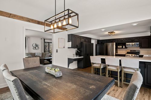 105 Park Ln S, Minnetonka, MN, 55305-1259 | Card Image