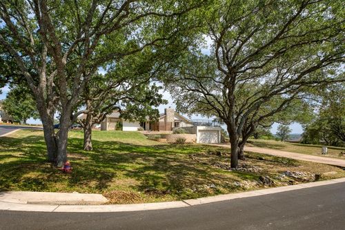 305 Onyx Dr, Horseshoe Bay, TX, 78657-6340 | Card Image