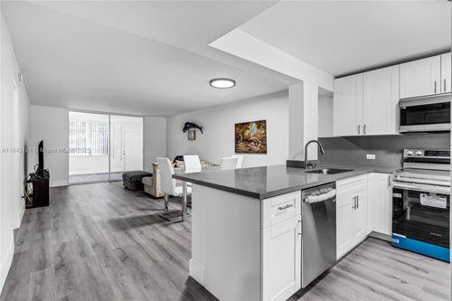 apt-125-445 Ne 195th St, Miami, FL, 33179-3323 | Card Image