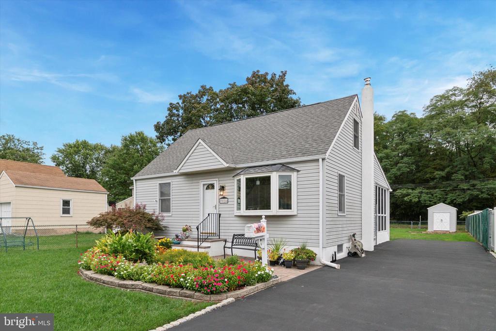 Lynn Ave, Levittown, PA 19054