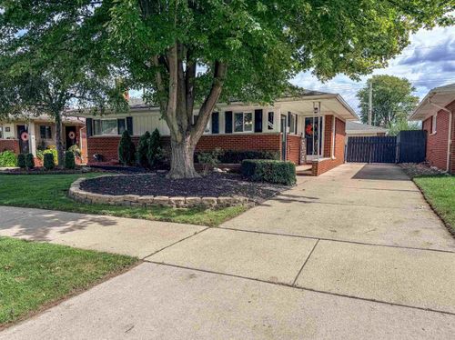 8178 Randy Dr, Westland, MI, 48185-1785 | Card Image